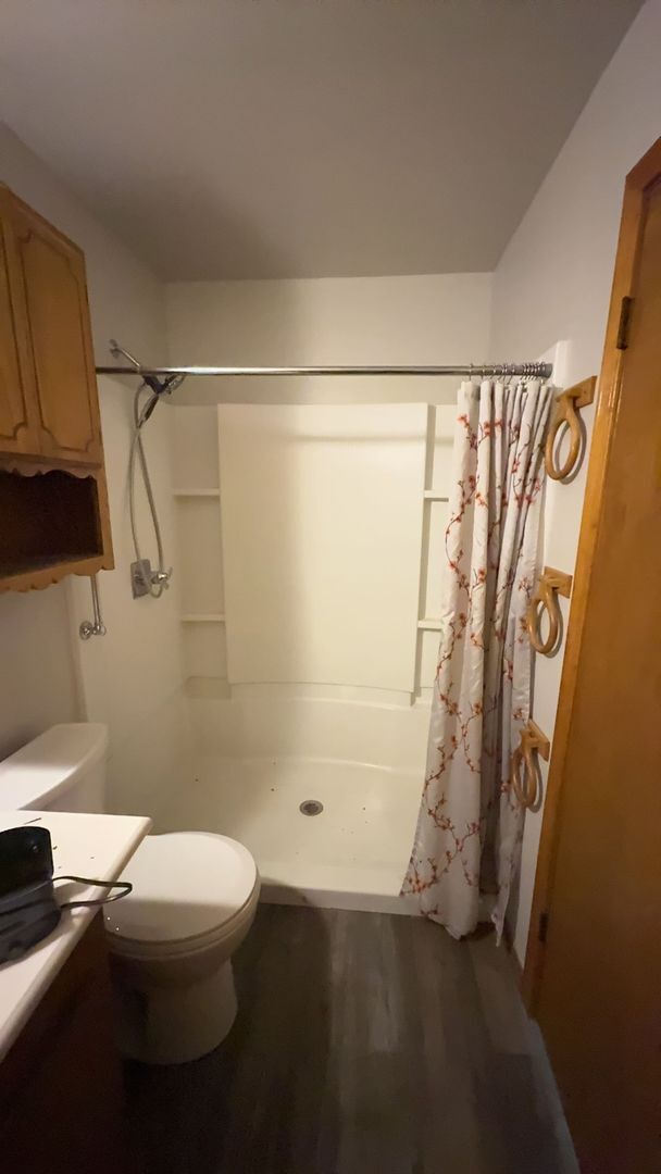Building Photo - Welcome to this charming 3 bedroom, 1 bath...
