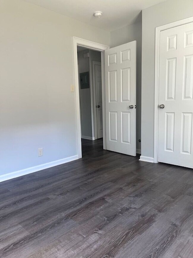 Building Photo - Coming Soon! 2 Bedroom Unit!