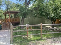 Building Photo - 1701 Ivy Pl