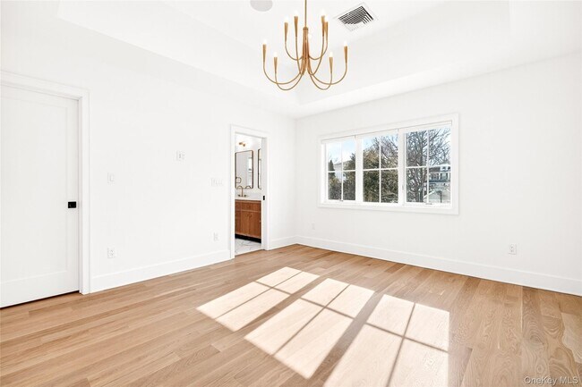 Building Photo - 306 Hunter St