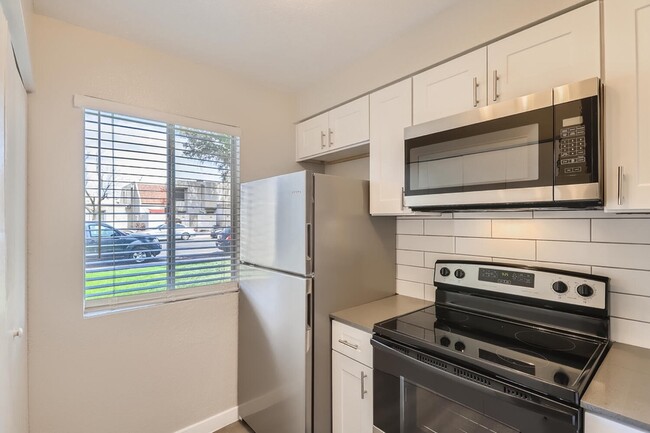 B2 Renovated - 2 Bed 2 Bath - Rise at The District