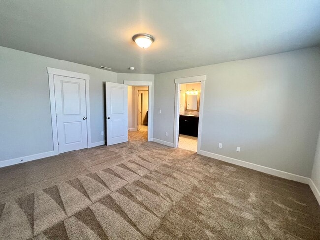 Building Photo - Modern 4 Bedroom Rambler in Ellensburg