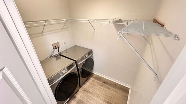 Building Photo - Unlock Your Perfect Winter Park Retreat: F...