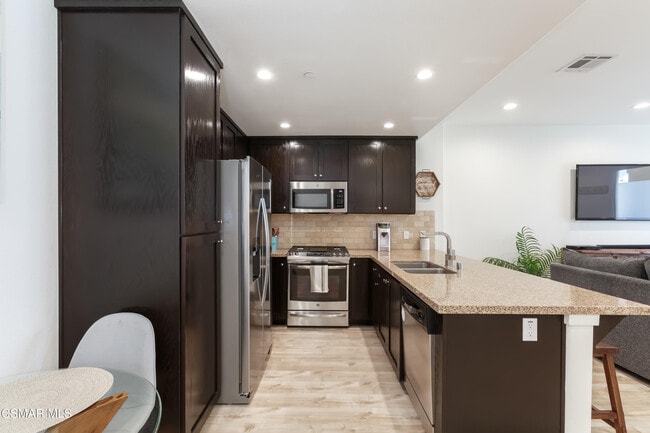 Building Photo - 327 Newbury Vista Ln