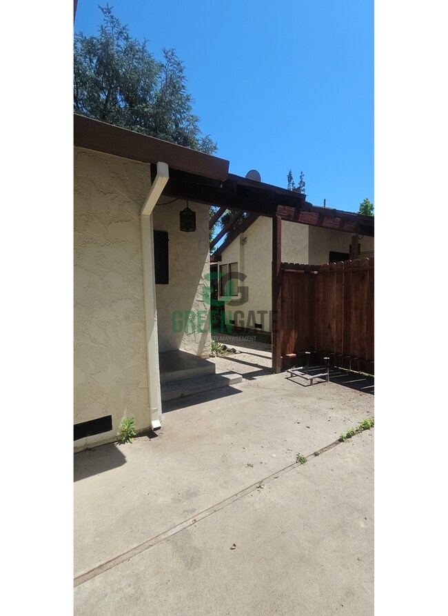 Building Photo - 3509-3511 Dragoo Park Dr.