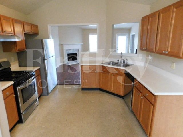 Building Photo - 830 James Ridge Dr