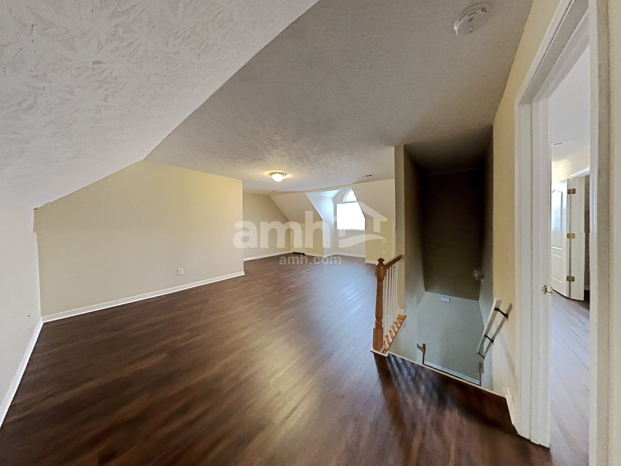 Building Photo - 7411 Meadowwood Way