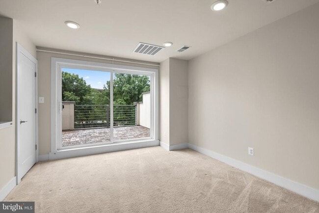 Building Photo - 10413 Fernwood Rd