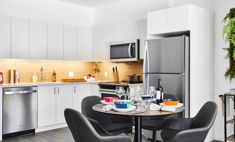 Primary Photo - 3200 Washington