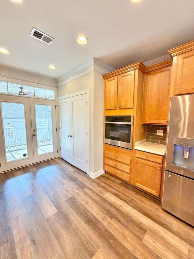 Building Photo - Comfort & Convenience: 3BR End-Unit Townhome in Pooler