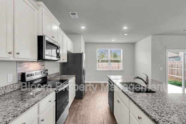 Building Photo - 205 Maple Hl Dr