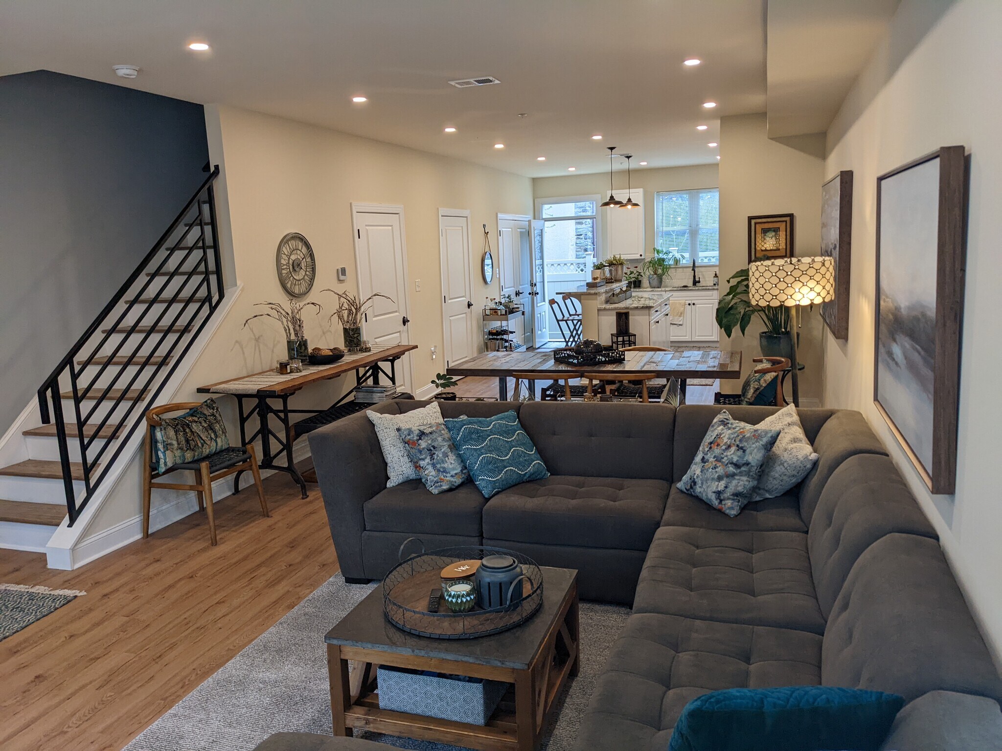 Living Room - 225 W Pastorius St