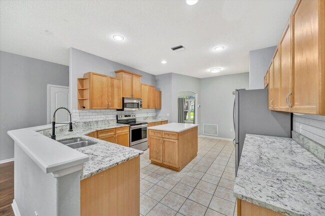 Building Photo - Beautiful 4 bed/ 3.5 bath Rental ~ Coming September