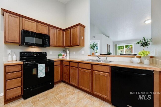 Building Photo - Beautiful, 3 Bed 2 Bath Home Featuring a 3 Car Garage with EV Charging Station!!