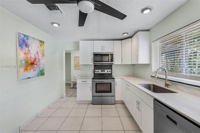 Building Photo - 1320 NE 27th Ave