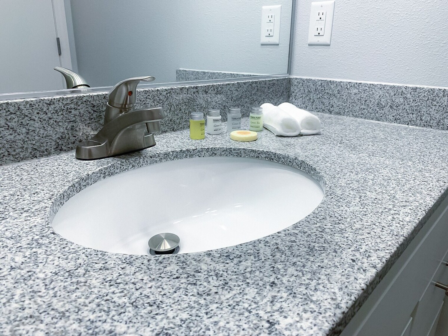 Building Photo - 2301 Ingersoll Ave