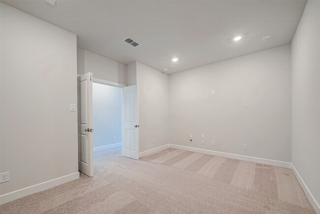 Building Photo - 21711 Emerton Cres Wy