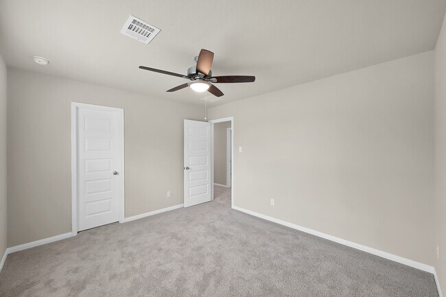 Building Photo - 3346 Torrey Pines Dr