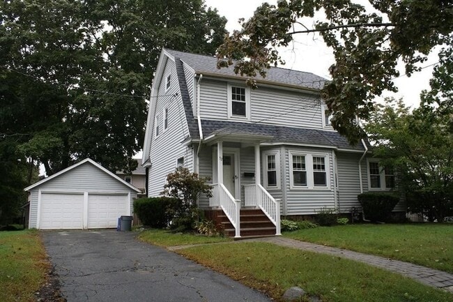 Building Photo - 52 Westwood Rd