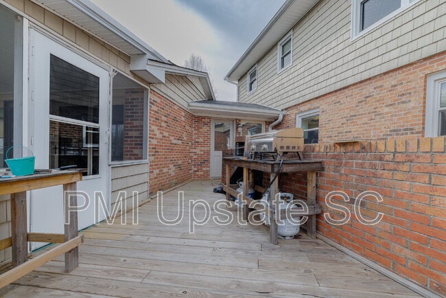 Building Photo - 103 Avondale Dr