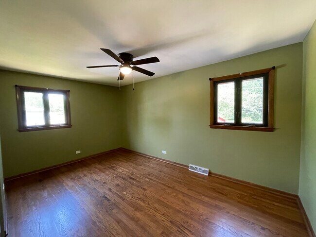 Building Photo - 5S509 Campbell Dr
