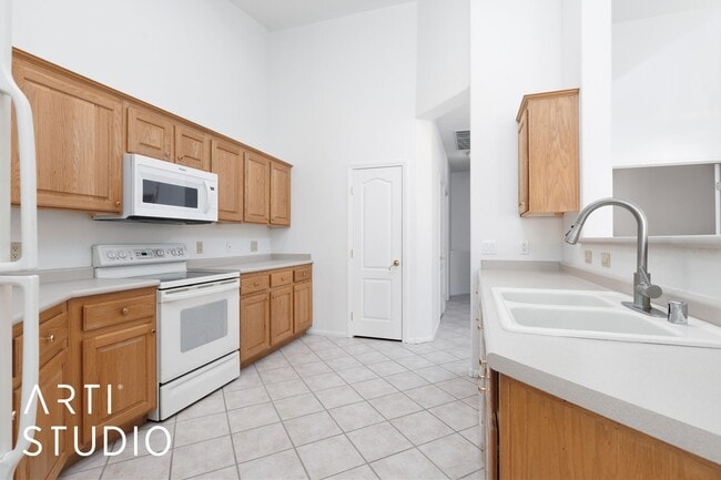 Building Photo - ***Sunset Greens 3 Bedroom 2 Bath Unfurnis...