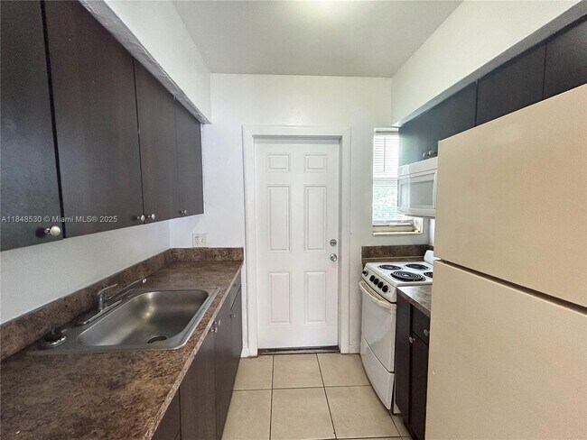 Primary Photo - 1255 SW 6th St