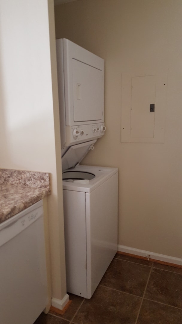 Building Photo - 2 bedroom Condo close to Military Bases and Shore Dr