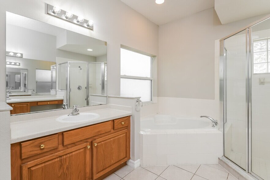 Building Photo - 1249 Kellogg Dr