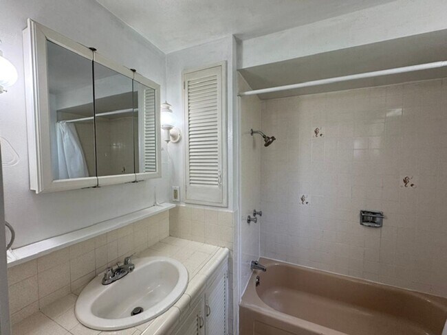 Building Photo - Charming single level 3 bedroom 2 bath Lafayette home now available for move in!