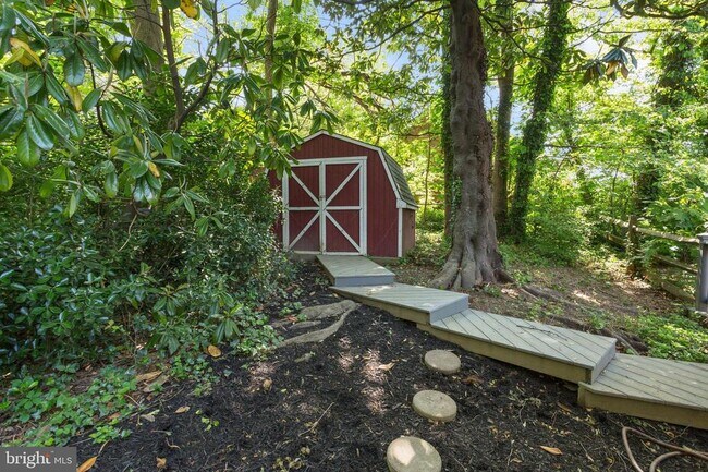 Building Photo - 710 N Buchanan St