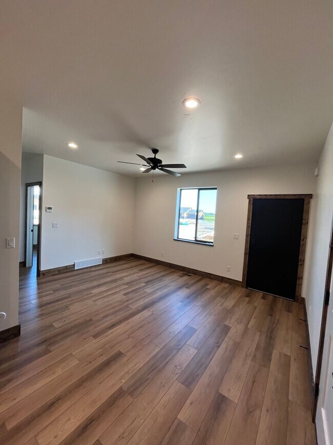 Building Photo - K591LI