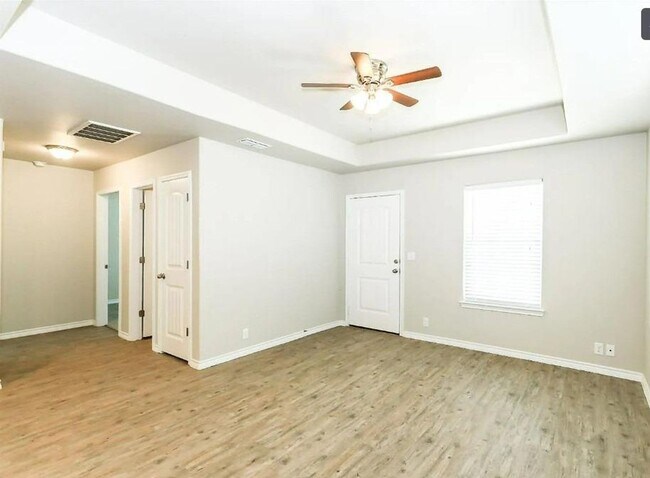 Building Photo - PRE LEASING NOW - AVAILABLE 8/11