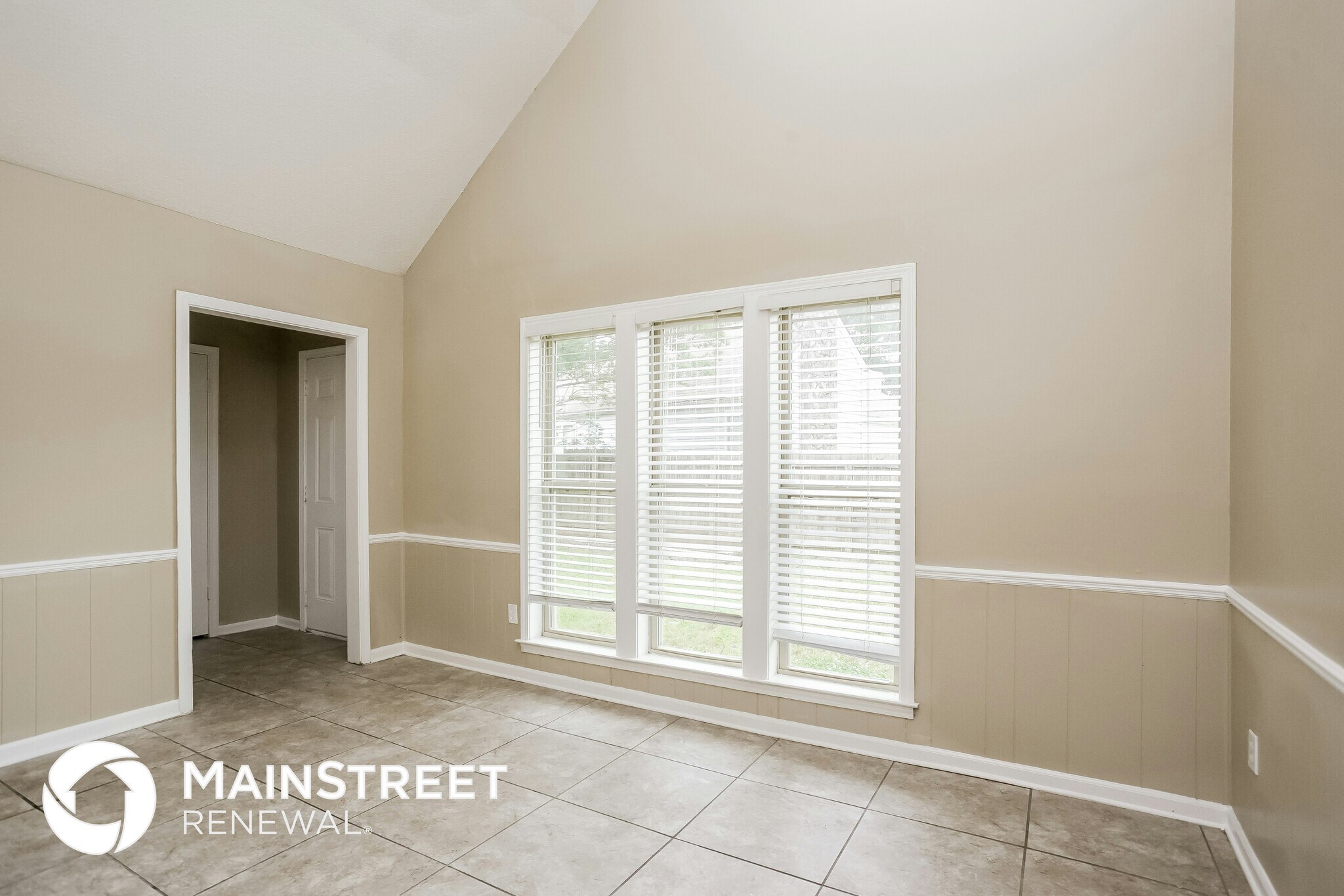 Building Photo - 5262 Sunray Dr