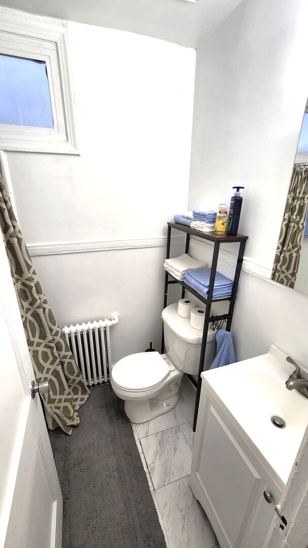 Building Photo - Ideal 1 Bed 1 Bath Unit with Fenced Yard I...