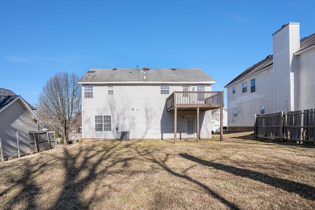 Building Photo - 3 bdrm, 2 bath home in Ellenwood!