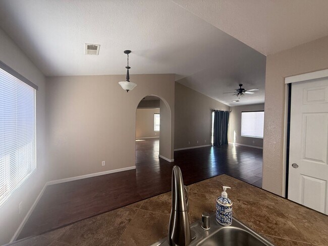 Building Photo - 3401 Misty Meadows Dr NE