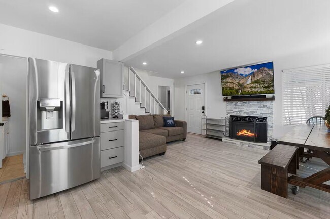 Building Photo - 23012 Strauch Dr