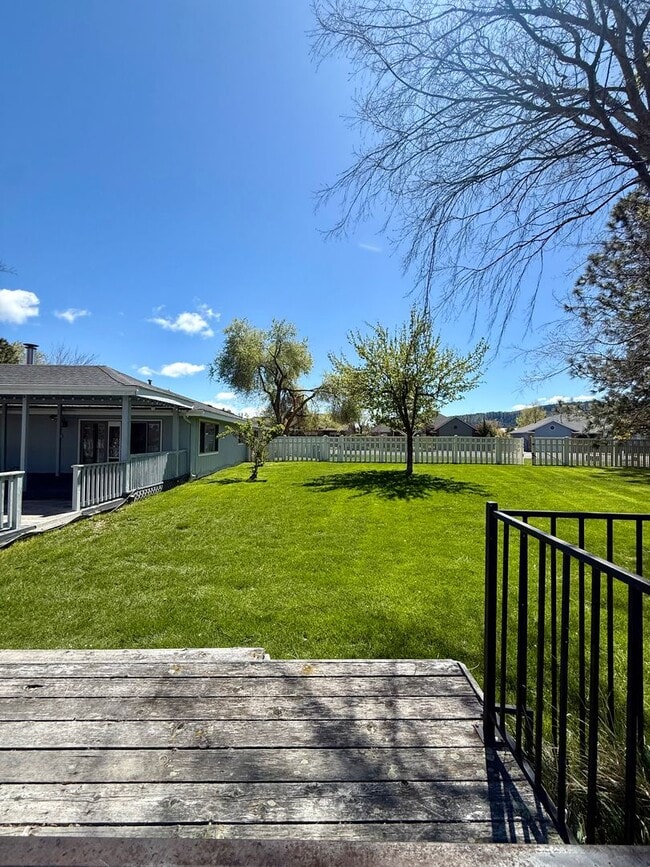 Building Photo - Hard to find 3 Bdrm, 2 Bath home in Harbor isles on the canal 2 miles to Sky Lakes Medical Ctr an...