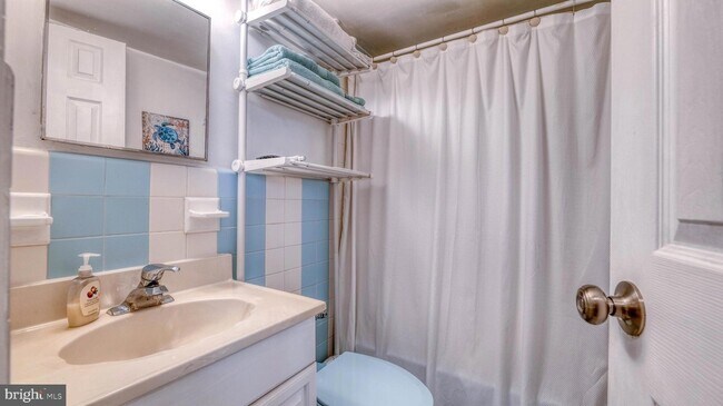 Building Photo - 108 S Montpelier Ave