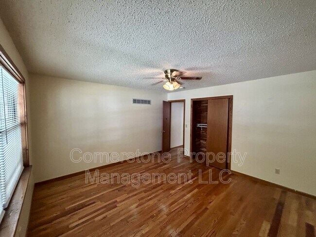 Building Photo - 723 Locust St