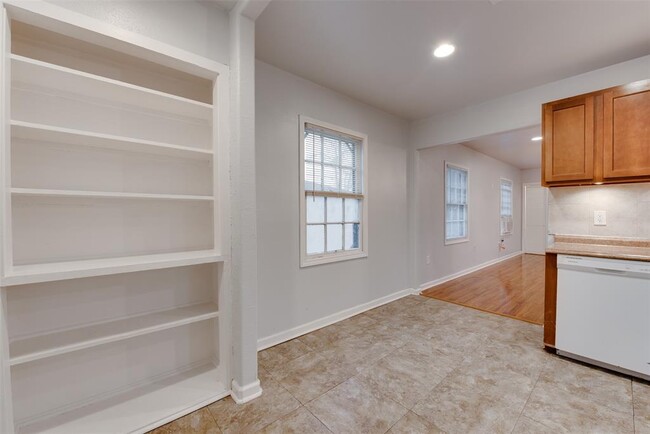 Building Photo - 4310 E Toliver St