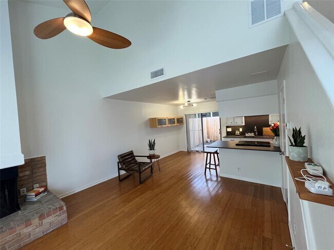 Building Photo - 5604 Woodrow Ave