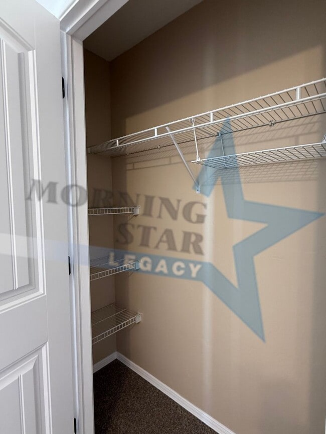 Building Photo - 4-Bedroom Home - New Carpet & Fresh Paint!