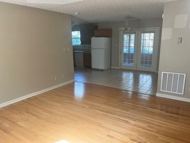 Building Photo - Cute 2 Bed/1.5Bath Home in the Heart of We...