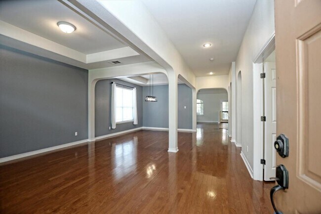 Building Photo - 16612 Barrhead Cove