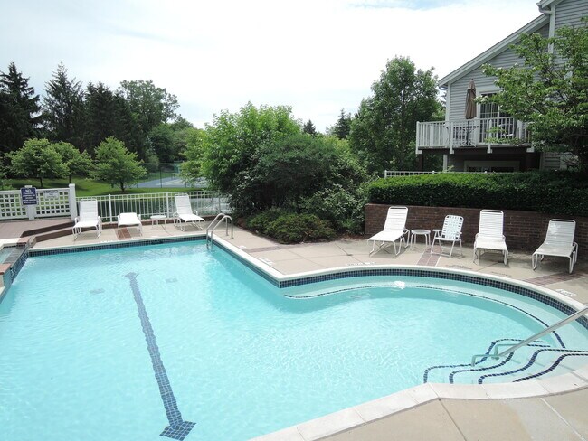Building Photo - 4442 Hillside Dr
