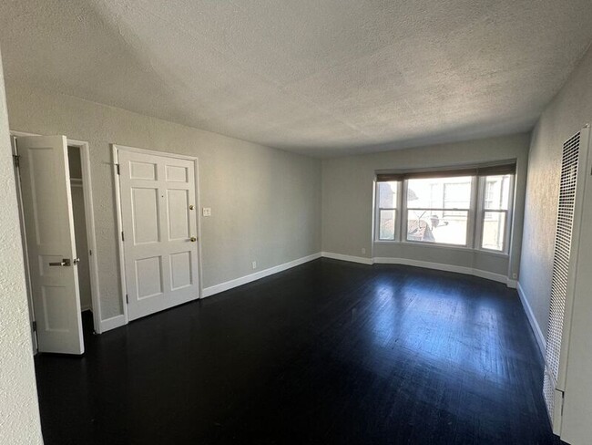 Building Photo - 1325 S Highland Ave