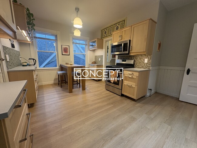 Building Photo - 107 Oxford St