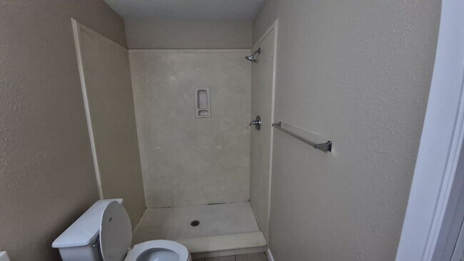 Building Photo - 7102 Glen Point Dr